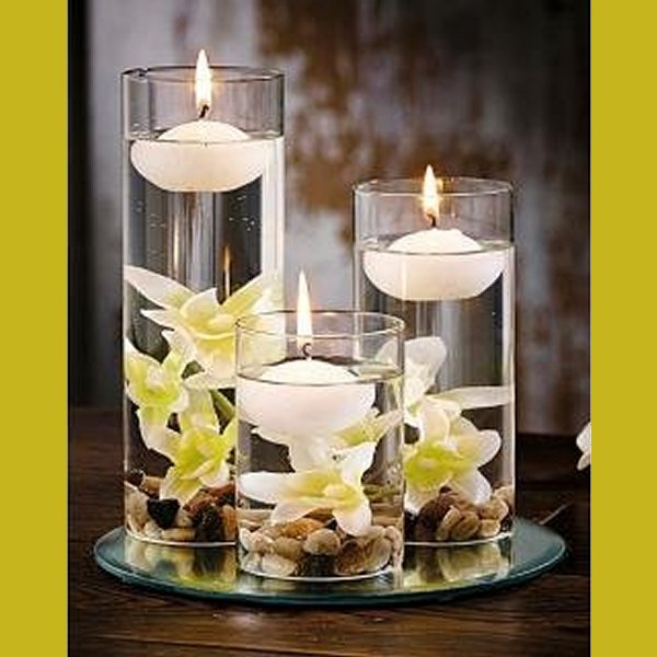 Guaranteed to get the “wow”! This floating canfle centerpiece is